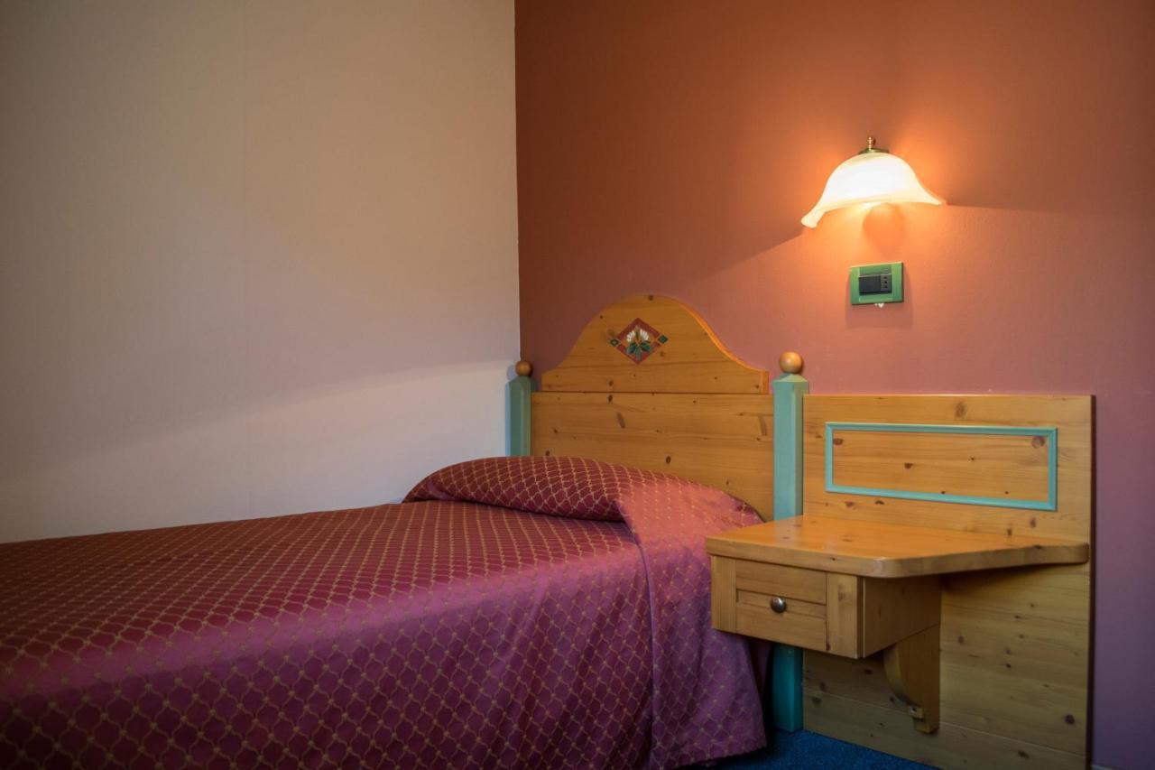 Alpen Garten Hotel Margherita Rumo Екстериор снимка