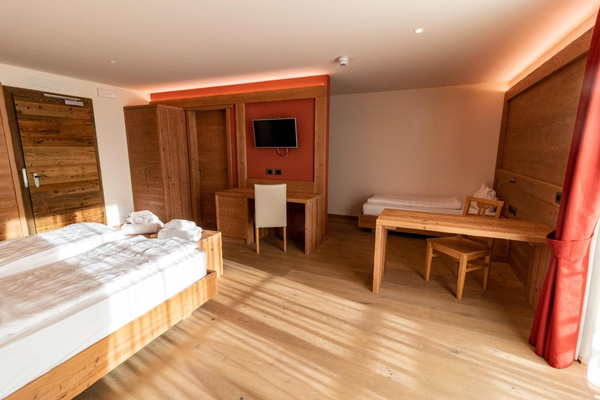 Alpen Garten Hotel Margherita Rumo Екстериор снимка